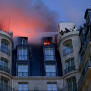 Incendie de l’Hôtel Ritz à Paris – les images en live –
