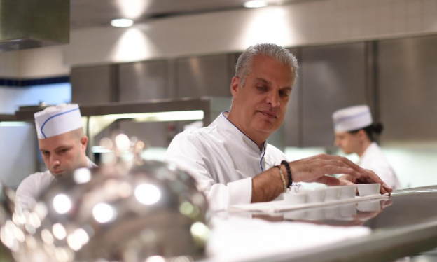 "32 Yolks" … le chef Français Éric Ripert installé à NY au restaurant