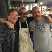 Le chef 3 étoiles, Massimo Bottura a ouvert hier son restaurant pour les pauvres à Rio, il perdurera après les JO