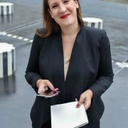 Hélène Clément – Fée des réseaux sociaux des Grands chefs ! … elle gère leur @réputation.