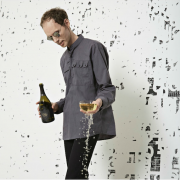 Dom Perignon fait appel à l’artiste allemand Michael Riedel pour habiller deux millésimes de Dom Perignon