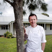 Dan Hunter chef, fermier, jardinier dans son restaurant BRAE – Le Passard d’Australie