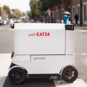San Francisco – Les premiers robots livrent des repas en ville