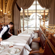 Comment les grandes brasseries parisiennes cherchent à se réinventer