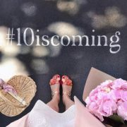 #10iscoming – 10 c’est le numéro de l’entrée de l’Hôtel Crillon à Paris – Street Marketing