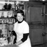 80 ans que se sont des femmes qui font la cuisine chez Allard à Paris