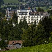 Histoire incroyable du Gstaad Palace en Suisse…