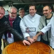 Un pâtissier glissera des fèves dédiées aux 8 chefs étoilés de son département et au guide Michelin