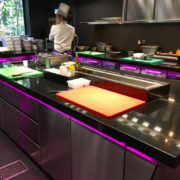 Yannick Alleno au volant de sa nouvelle cuisine signée DS Automobiles – F&S était sur place pour découvrir cette cuisine 2.0