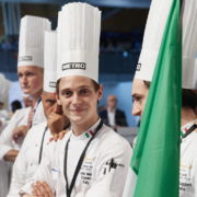 21 ans et cuisiner, quand le travail paie ! – F&S a interviewé Curtis Mulpas qui a décroché le prix de Meilleurs Commis d’Europe au Bocuse d’Or 2018