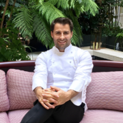 À Paris, le chef Christopher Hache se confie à Food&Sens –  L’Écrin, sa table gastronomique à l’Hôtel de Crillon ; et son voyage culinaire autour du monde 