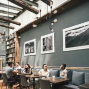 Pour rentabiliser leur surface et faire face à des loyers toujours plus chers, 2 Star Up transforment les restaurants en espaces de co-working quand ils sont fermés