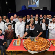 En ce mois de décembre Michel Trama réunit ses  » Bouffons de la Cuisine  » pour des repas solidaires partout en France