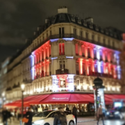 Le Fouquet’s Barrière sur les Champs-Élysées renaît de ses cendres et recrute à nouveau