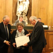 Le Prix François Rabelais récompense Evelyne Debourg, cantinière et auteure gastronomique