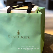 Londres : au Claridge’s, Daniel Humm se lance dans la vente à emporter – le Davies and Brook propose un menu adapté à consommer à domicile
