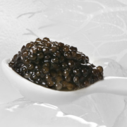 Idée-cadeau de dernière minute – Des Perles Noires  au pied du sapin, du Caviar