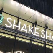 Shake Shack aux États-Unis vient en aide aux employés de la restauration avec le soutien des chefs