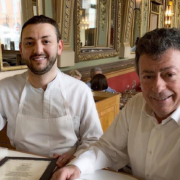 Le Bibent à Toulouse – Christian Constant passe le relais des cuisines au jeune chef Yann Ghazal