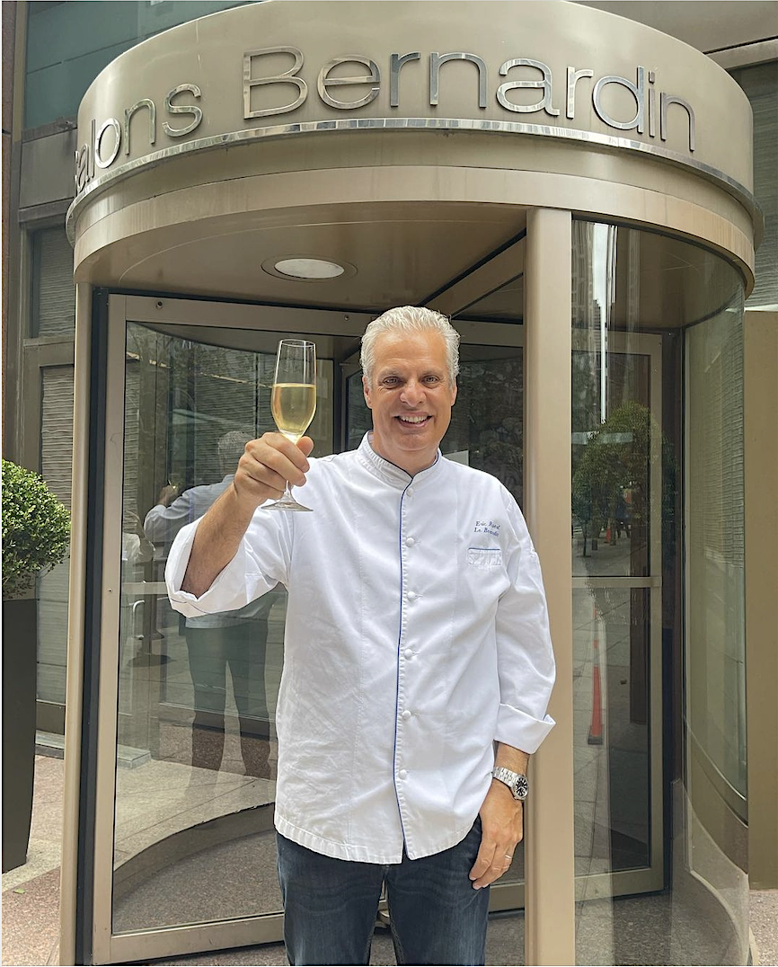 NYC - Le chef Éric Ripert célèbre la réouverture du quartier de ...