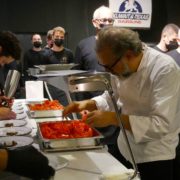 Assister à un dîner réalisé par le chef Massimo Bottura – c’est toujours un vrai spectacle, surtout lorsqu’on peut passer en cuisine !