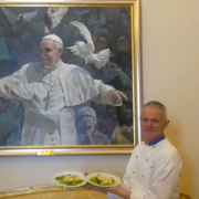 Depuis 20 ans, il cuisine au Vatican pour les Papes « La nourriture parle à ceux qui la servent et à ceux qui la préparent, mais la vraie joie est de la partager »