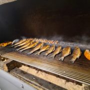 Fish Tavern Kounelas – incontournable restaurant de poissons sur le grill au feu de bois à Mykonos