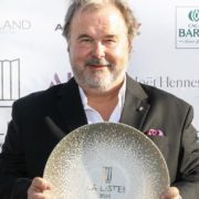 LA LISTE proclame le palmarès des Prix Spéciaux Pâtisserie 2023 et le prix d’honneur est attribué à… Pierre Hermé – Amaury Guichon reçoit le Prix du Chef Pâtissier le plus créatif du monde – Portraits des gagnants
