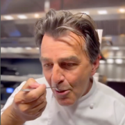 Le chef Yannick Alléno poursuit son chemin vers la réinvention de la cuisine française