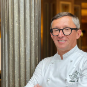 Les Palaces parisiens se préparent pour les JO – mobilisation générale des cuisines du chef Laurent André à l’Intercontinental Paris-Le Grand